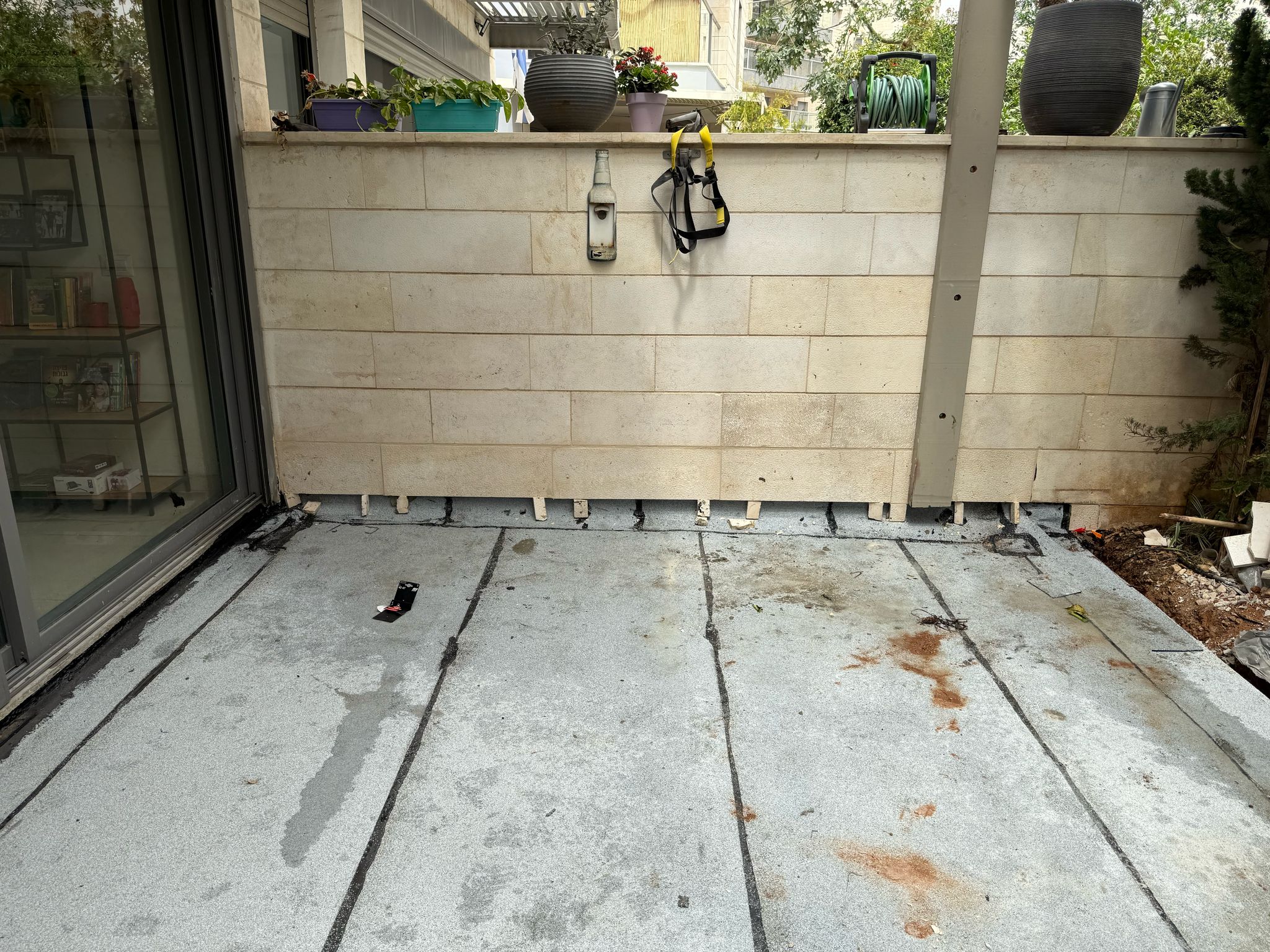 איטום מרפסות, ראש העין